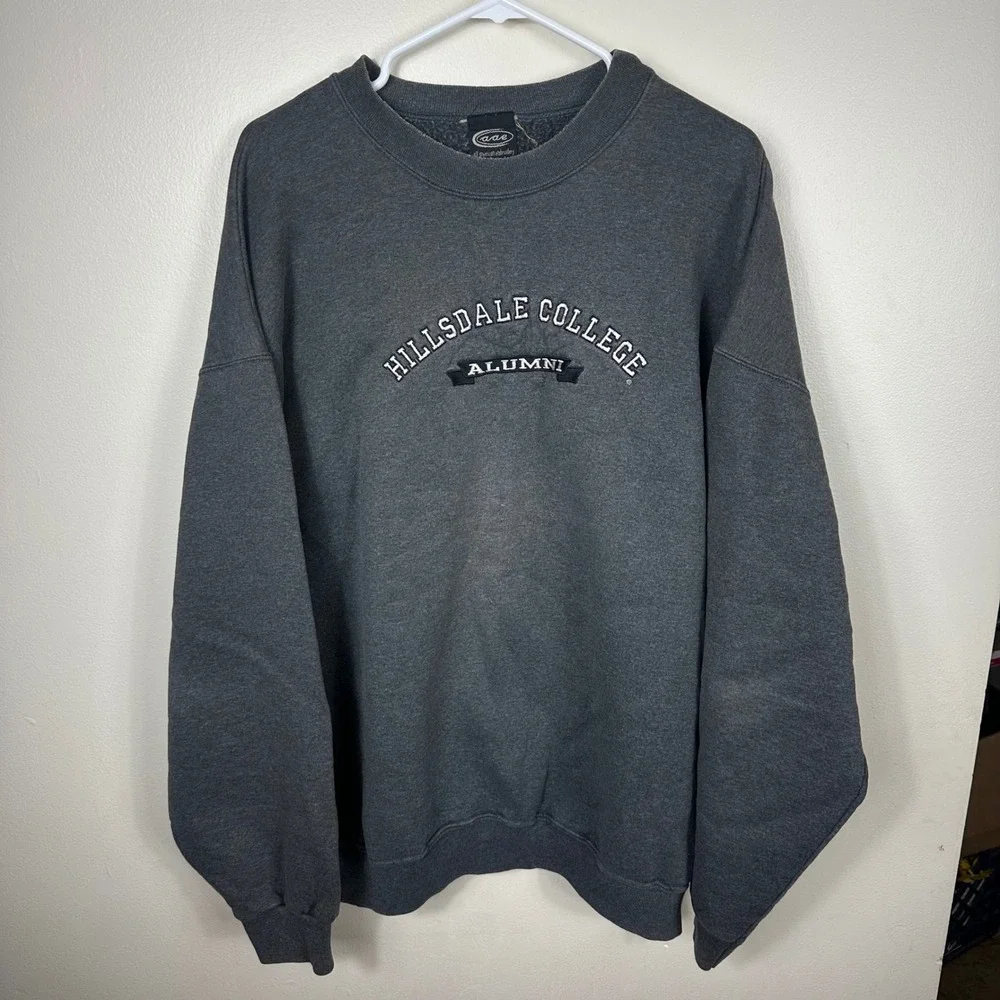 AAE Hillsdale College Sweatshirt Mens XL Grey Alumni Embroidered Crewneck